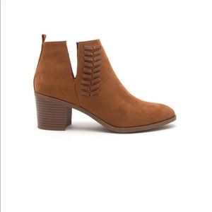 Chestnut / camel braided bootie sz 6.5